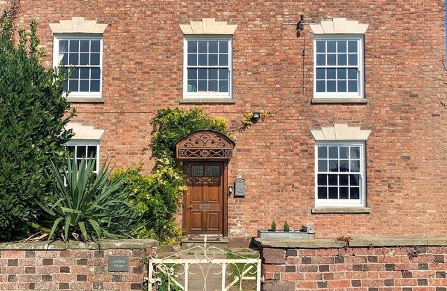 6 bedroom accommodation in Westbury-on-Severn, near Gloucester