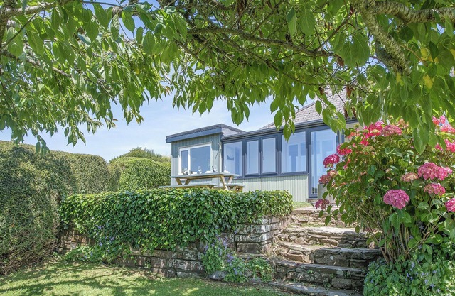 6 bedroom accommodation in Kingsbridge