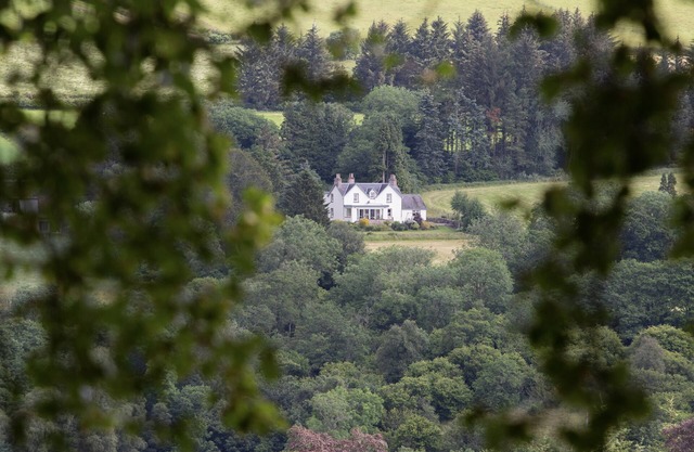 6-bedroom farmhouse in spectacular rural highland location