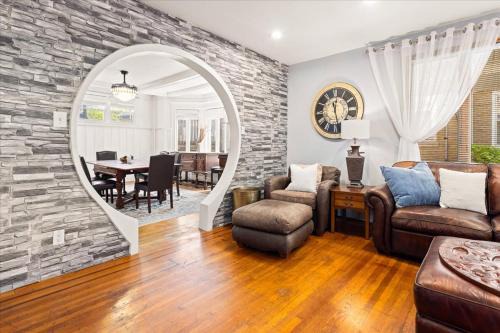 6 BR Ventnor Estate Steps Away from the Beach