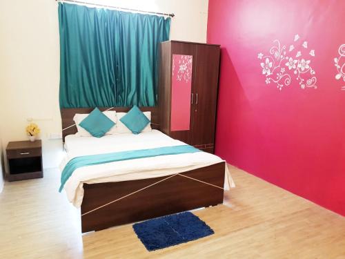 6 CR Hotel Natraj RAILWAY STATION