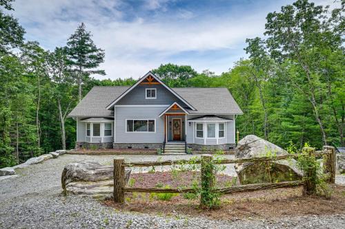 6 Mi to Dtwn Cashiers Spacious Home with Deck