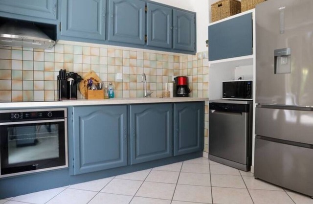 6-person family home in quiet wooded area