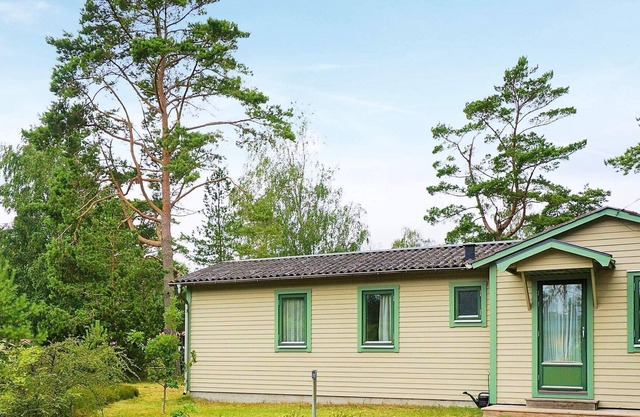 6 person holiday home in MELLBYSTRAND