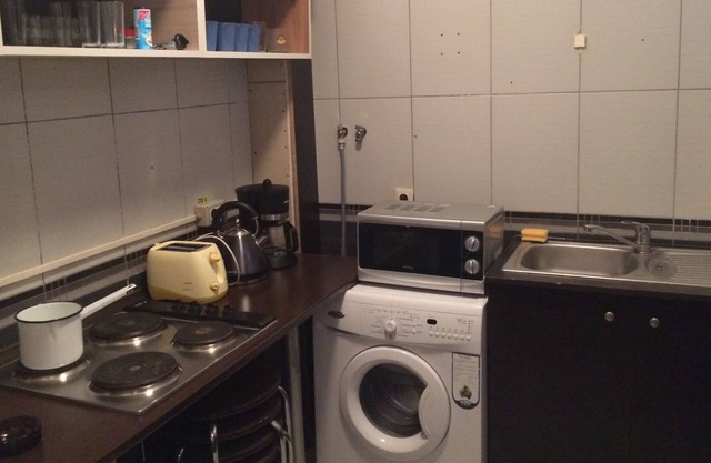 6 PRIVATE ROOMS, 4 BATHROOM, 1 SHARED KITCHEN