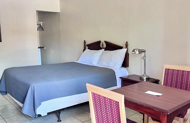 6267 Persepolis Inn
