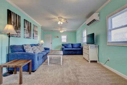 6703 Thirteenth ave Up by Carolina Stays