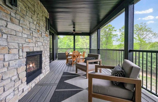 6BR Sand Valley Lodge with Hot Tub Bar & Putting Green
