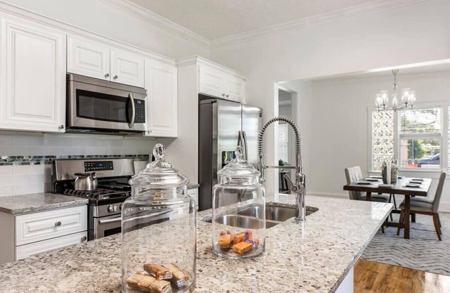 7-Bedrooms! Spacious House near Downtown w/Parking