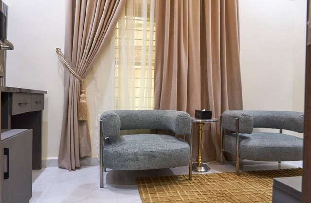 7 Hotel Suites in Wonderful Abuja with AC, WiFi. Enjoy your stay