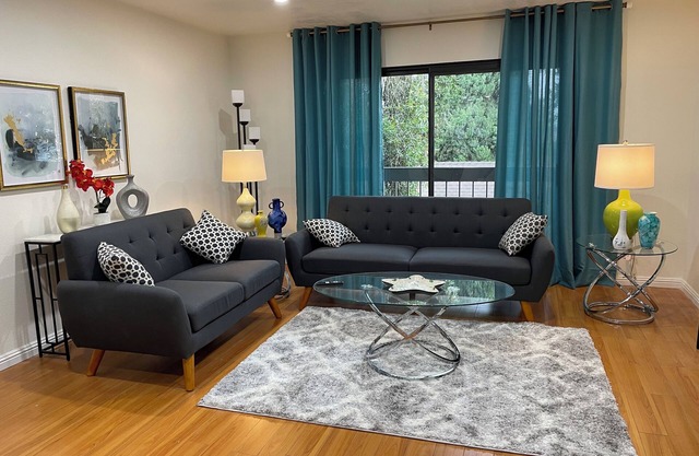 7. Marvelous 2-Bd 2-Bath Apartment City Center