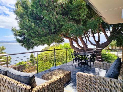 '79 Protea' Charming self-catering Home, sleeps 6 with Sea Views