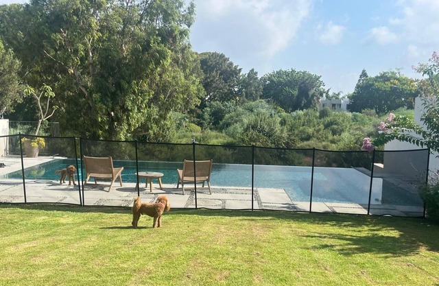 7BR Seafront Villa With Fenced Pool And Jacuzzi