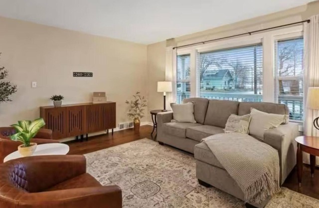 7mins from Downtown; In-Unit Washer/Dryer