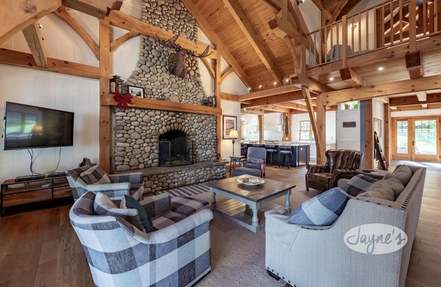 8 bed 7 bath renovated cottage on South Lake Joseph! Shallow, sandy walk in!