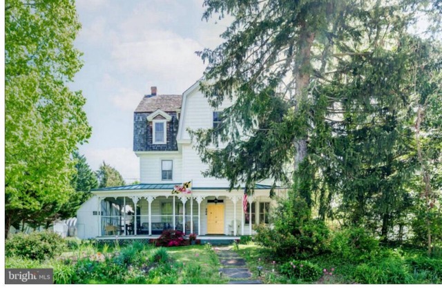 8-bedroom house with AC and WiFi in Betterton. 7 minute walk to the beach.