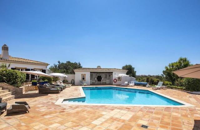 8 bedroom Villa close to Alvor with tennis court table tennis heated private pool air conditionin
