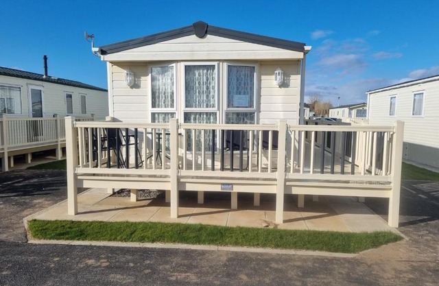 8 BERTH DELUXE CARAVAN Pg156 GOLDEN PALM CHAPEL ST LEONARDS