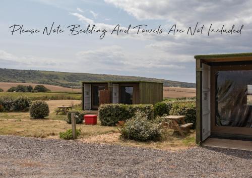 8 Dragon Fly Den, Camp Tapnell