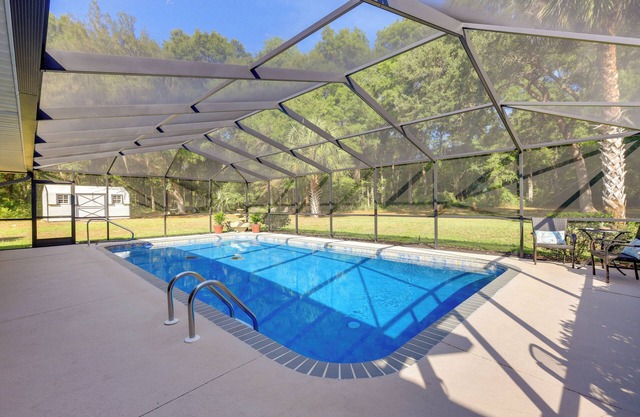 8 Mi to Rainbow Springs: Dunnellon Area Home!