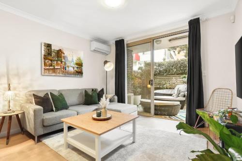 8 mins from Sydney Airport! 1BR with Courtyard