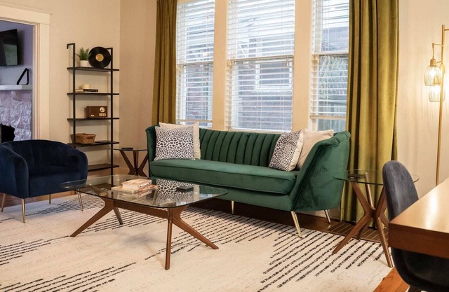 8 mins to Beale|Hot Tub|Pool Table |Fire Pit