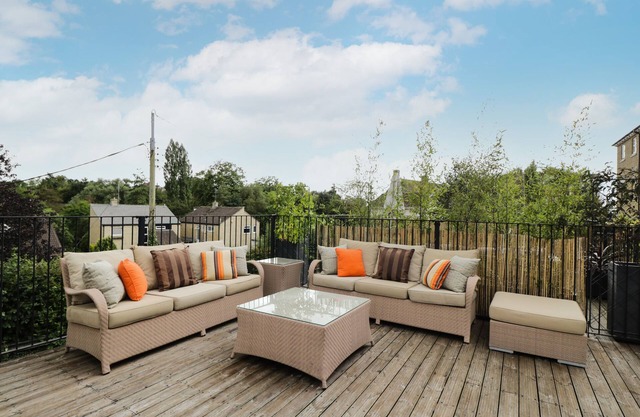 8 THE LIGHT, pet friendly, character holiday cottage in Malmesbury