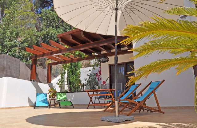 80 m2 Sundeck in middle of green