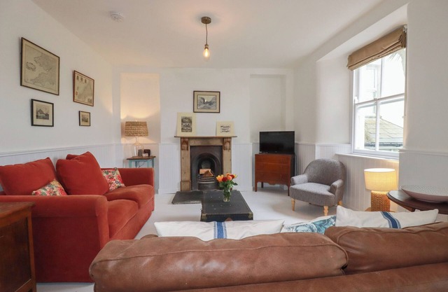 84 FORE STREET, family friendly, with open fire in Port Isaac