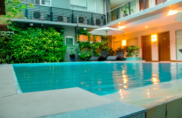 88 Courtyard Hotel