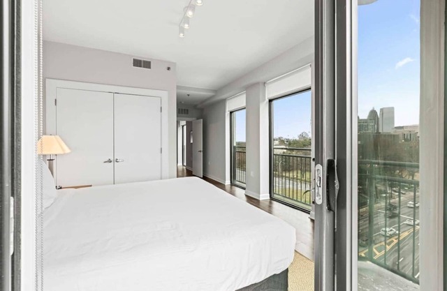 8th Floor City View Condo in Midtown Atlanta