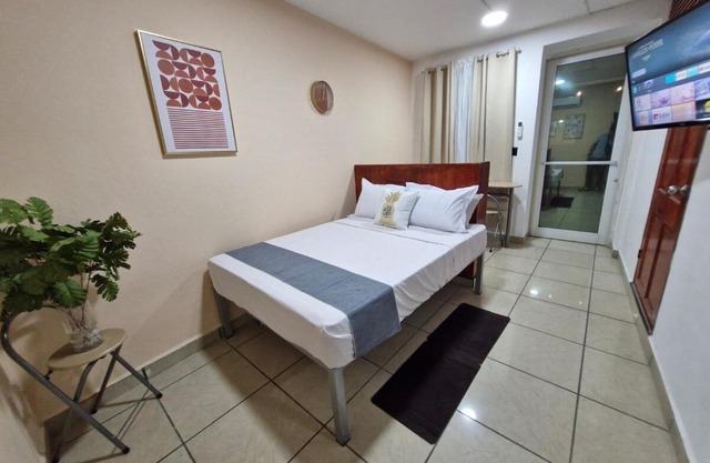 9 Beach Suite S with pool wsea access
