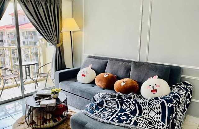 9 pax Homestay near Axiata Arena & Pavilion 2