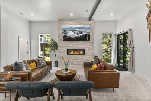 9005B - Luxury Two Bedroom Den home
