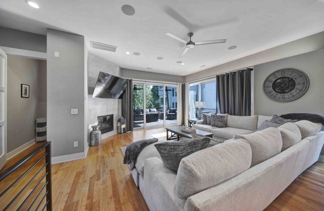 906 Westbrook B · City Views RoofTop Hot Tub & Short Walk to Stadium