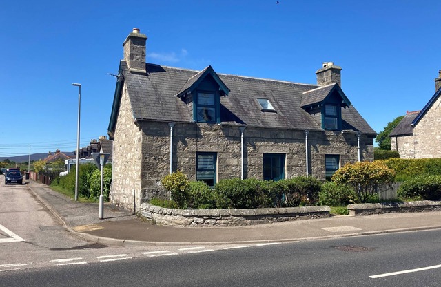 A 2-bedroom cosy cottage based at the heart of the rural village of Brora.