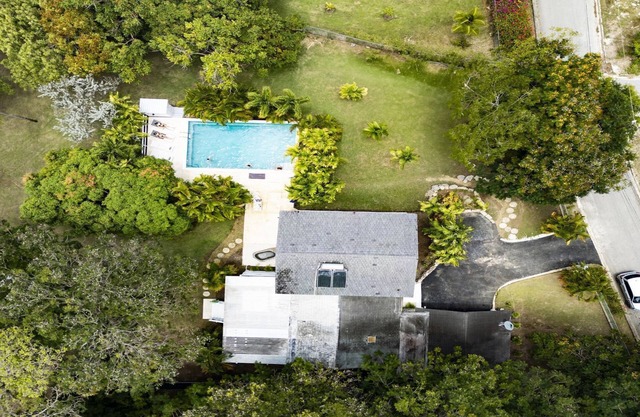 A 4 Bedroom Villa With A Private Pool Located A Stroll From Gibbs Beach