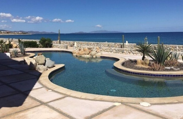 A beautiful little villa with pool away from it all!