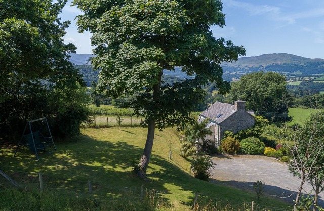 A bedroom, a cabin bedroom, bathroom. Sleeps two guests plus one child. Parking.