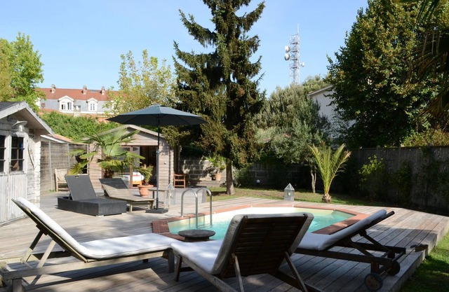A BX IN VILLA SUPERB LOFT 4 BEDROOMS SWIMMING POOL GARDEN PARKING 8 PERS