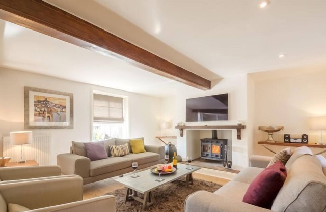 A chic restored Georgian Villa near to East rudham Green. Monday & Friday arrivals.