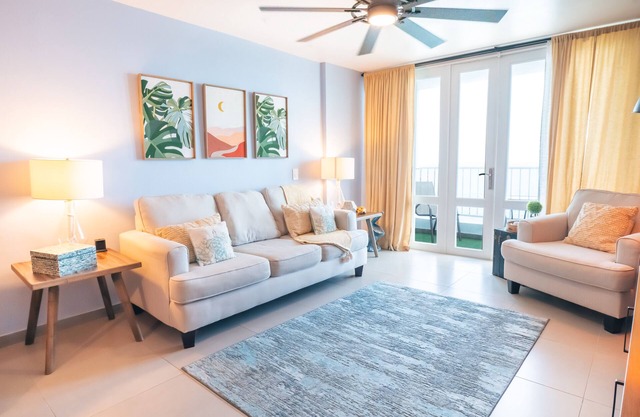 A cozy apartment with a spectacular ocean view!