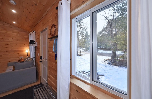 A cozy getaway in Hastings Highlands!