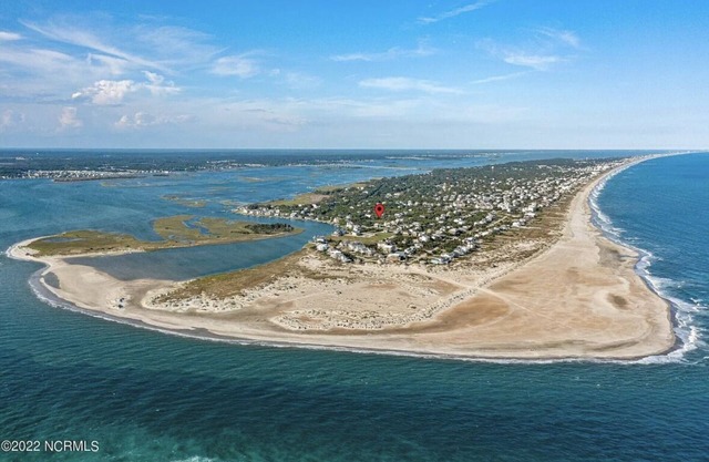 A cozy retreat 5 min. from the Beach and located at The Point of Emerald Isle.