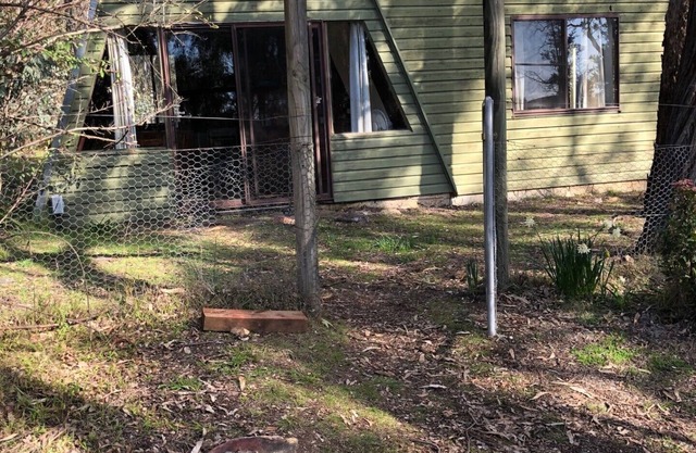 A Frame 2 b/room cabin, furnished, self contained. Free parking. Quite location