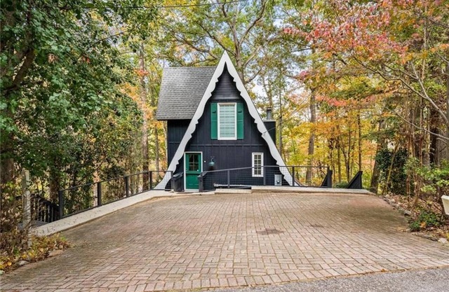 A-Frame on Lake Lanier with Private Dock
