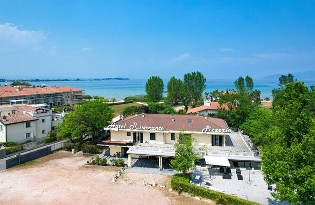 A.G. Holiday Hotel
