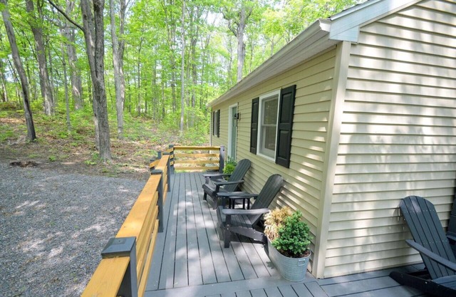 A Humble Abode - Pet Friendly, Fire Pit, Deck, Grill, Wood Stove, Games, Wifi, 6 acres