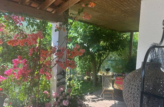 A little paradise of scents and greenery in the hills above Nîmes.