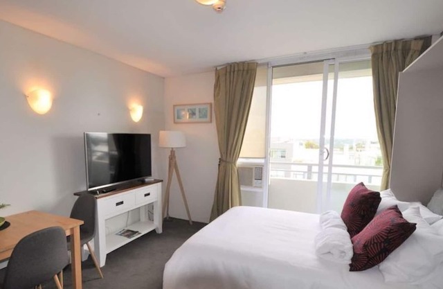 A Lovely Light Filled, Modern Furnished Studio In A Central Location
